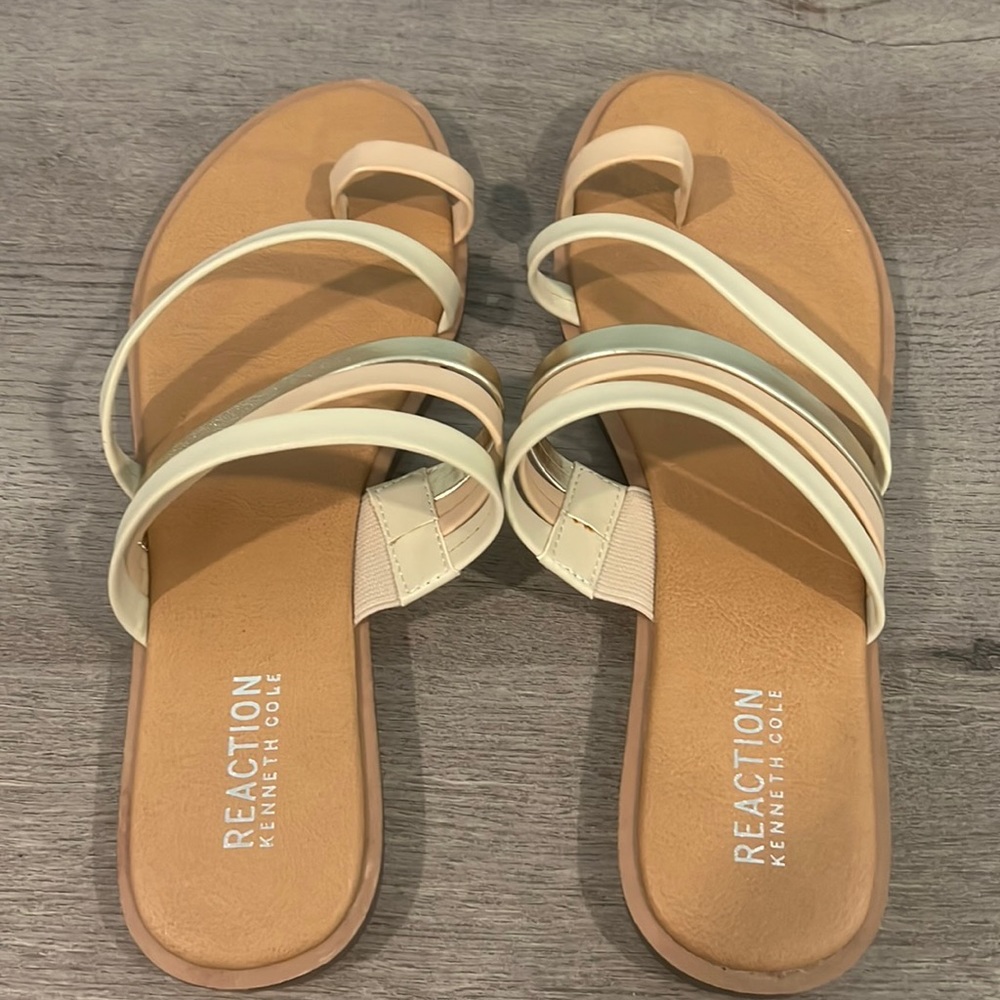 Brand new women’s Kenneth Cole Reaction multicolored sandal in a size 8